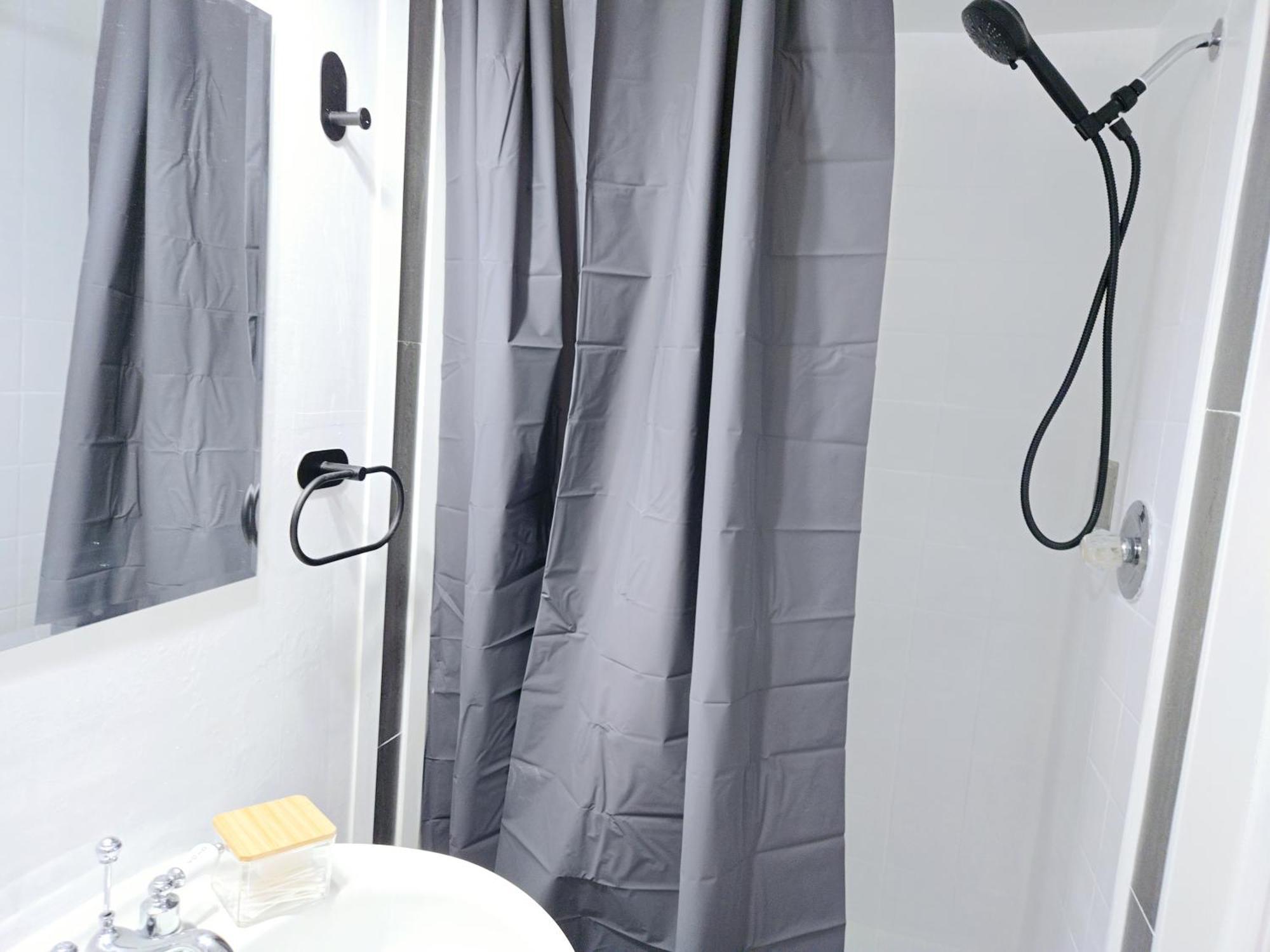 Lovely Cozy Room! With Attached Private Bath In The Heart Of Vancouver! Private Parking & Self Check-In! Buitenkant foto