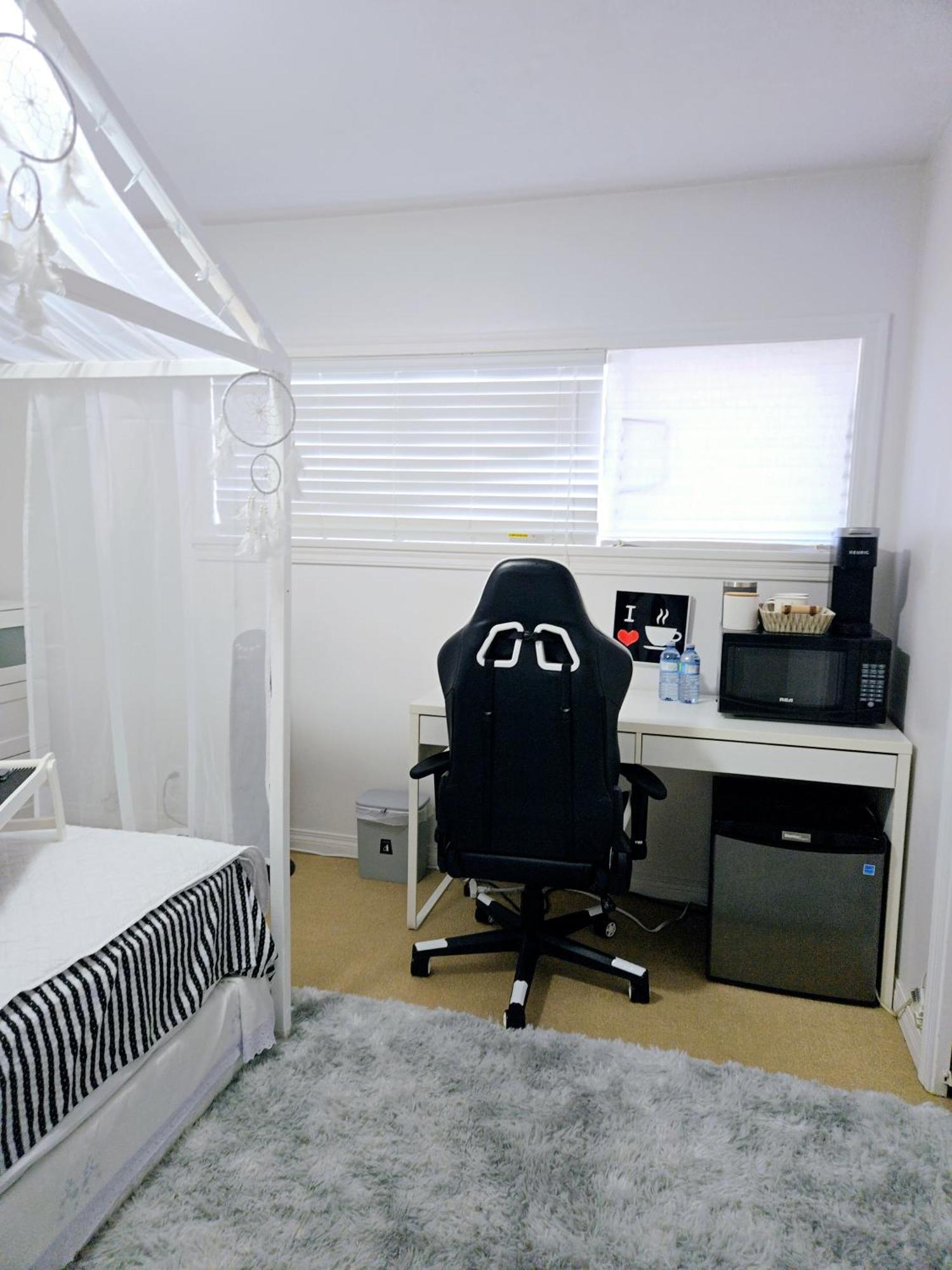 Lovely Cozy Room! With Attached Private Bath In The Heart Of Vancouver! Private Parking & Self Check-In! Buitenkant foto